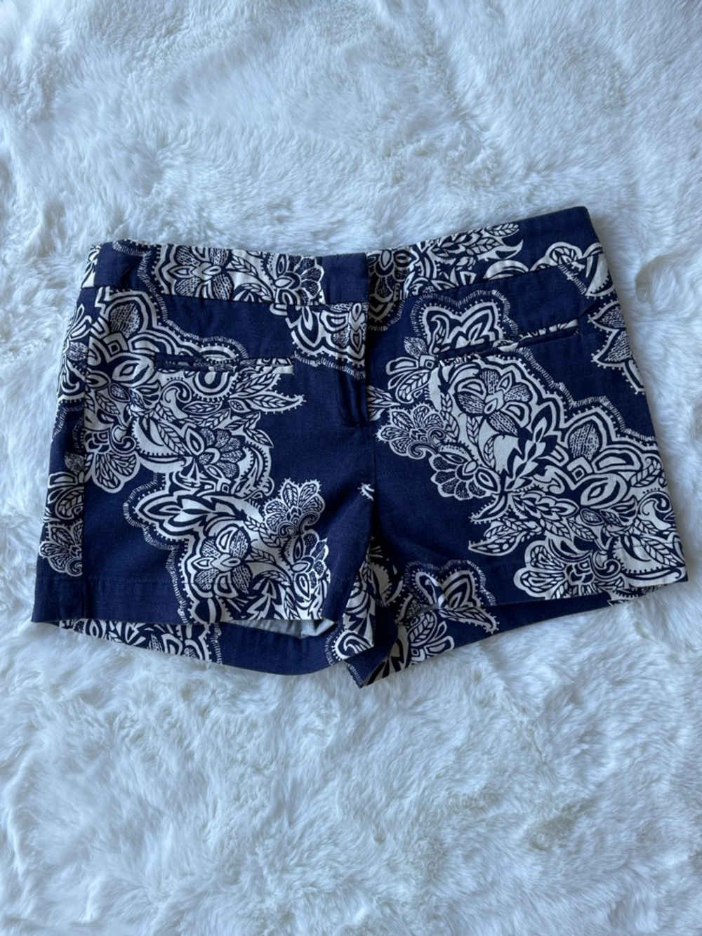 Women’s Shorts Pack - Navy Paisley, Olive, White, and Navy Eyelet 28 4 - Picture 4 of 9